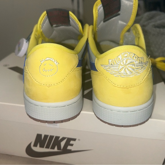 Travis Scott canary Jordan 1 low men’s size 10 woman’s 11.5 main image 11